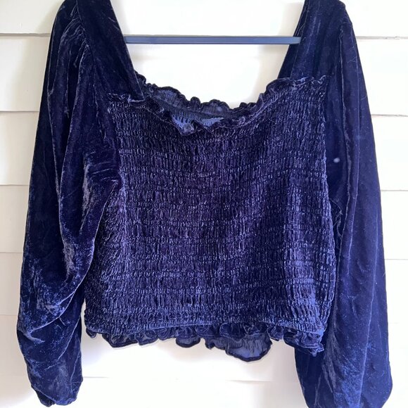 TORRID Black Velvet Smocked Blouson Sleeve Crop Top - Picture 8 of 9